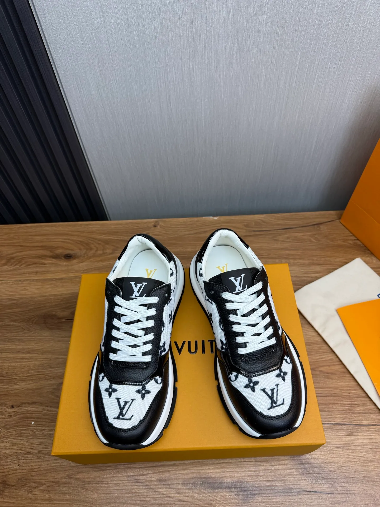 Men's shoes 💰800💰 LOUIS VUITTON [Luden Yiwei] Brand new trendy Lv is on the market 🎁, casual and fashionable men's shoes 👟Original 1:1 shipment✅ The upper is made of imported brand leather + cowhide lining, the original wear-resistant rubber outsole, the version is simple and elegant, exclusive for trendy men. 38-44 (customized at 38.45)